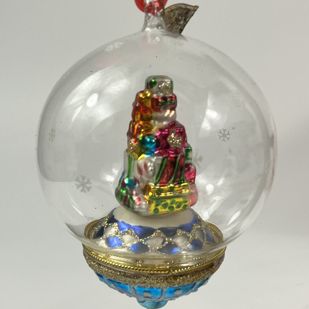 Thomas Pacconi Christmas Gift Stack Glass Dome Ornament Snowglobe 4.25" Vtg